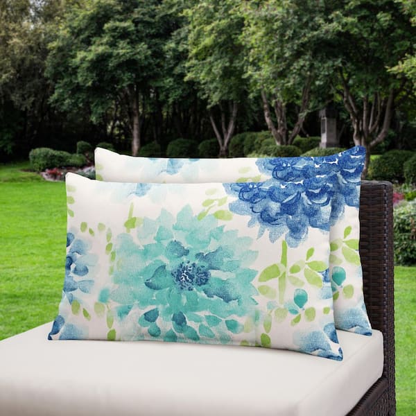 https://images.thdstatic.com/productImages/50180240-6261-4ac6-9ed9-0534266f6f68/svn/sorra-home-outdoor-throw-pillows-hd481721sp-31_600.jpg