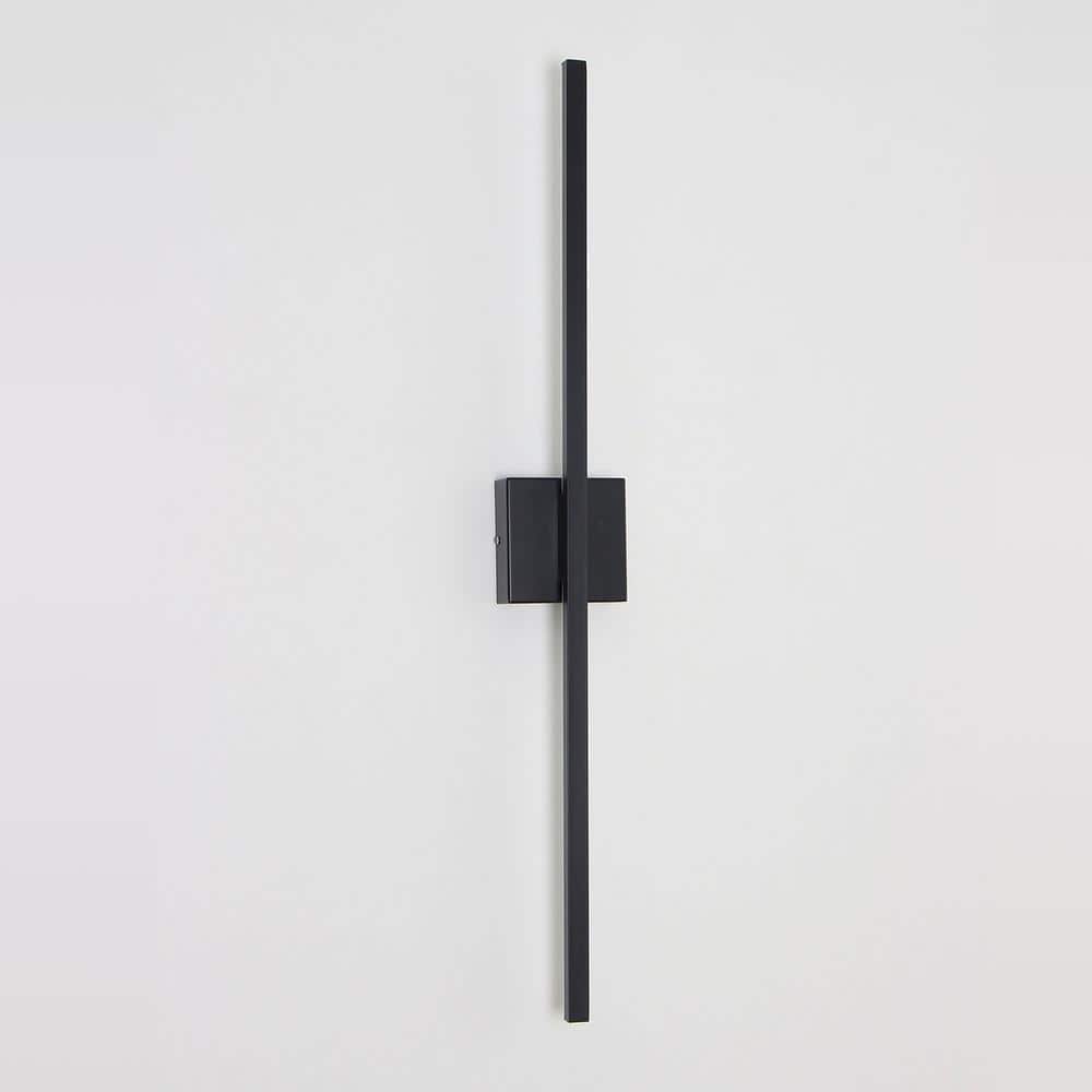 Matte Black Linear LED Wall Sconce with Adjustable Light