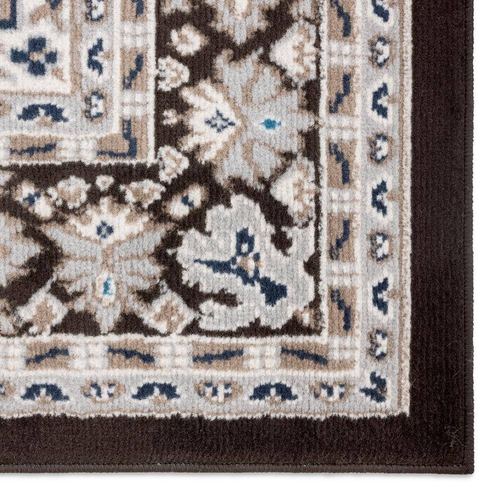Brown and Ivory Traditional Medallion Area Rug, 5'3"x7'5"