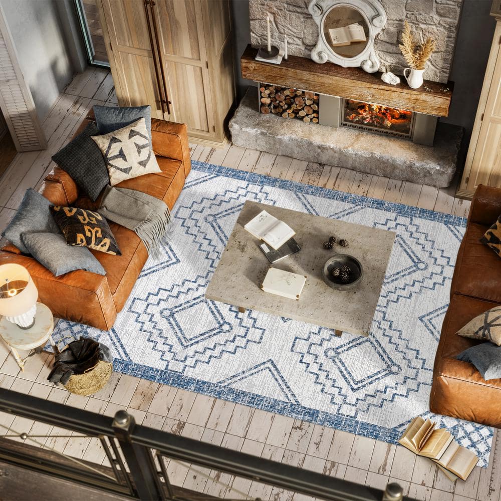 Ivory/Blue Synthetic Medallion Rectangular Easy-Care Rug