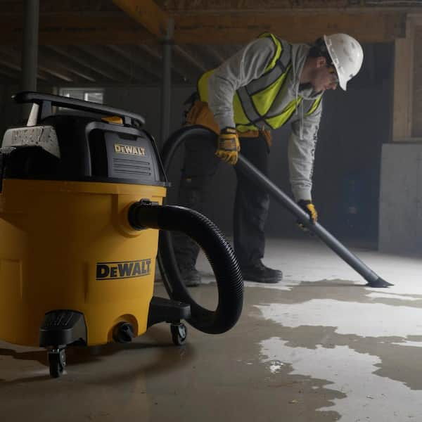 DEWALT 10 Gallon Wet/Dry Vacuum