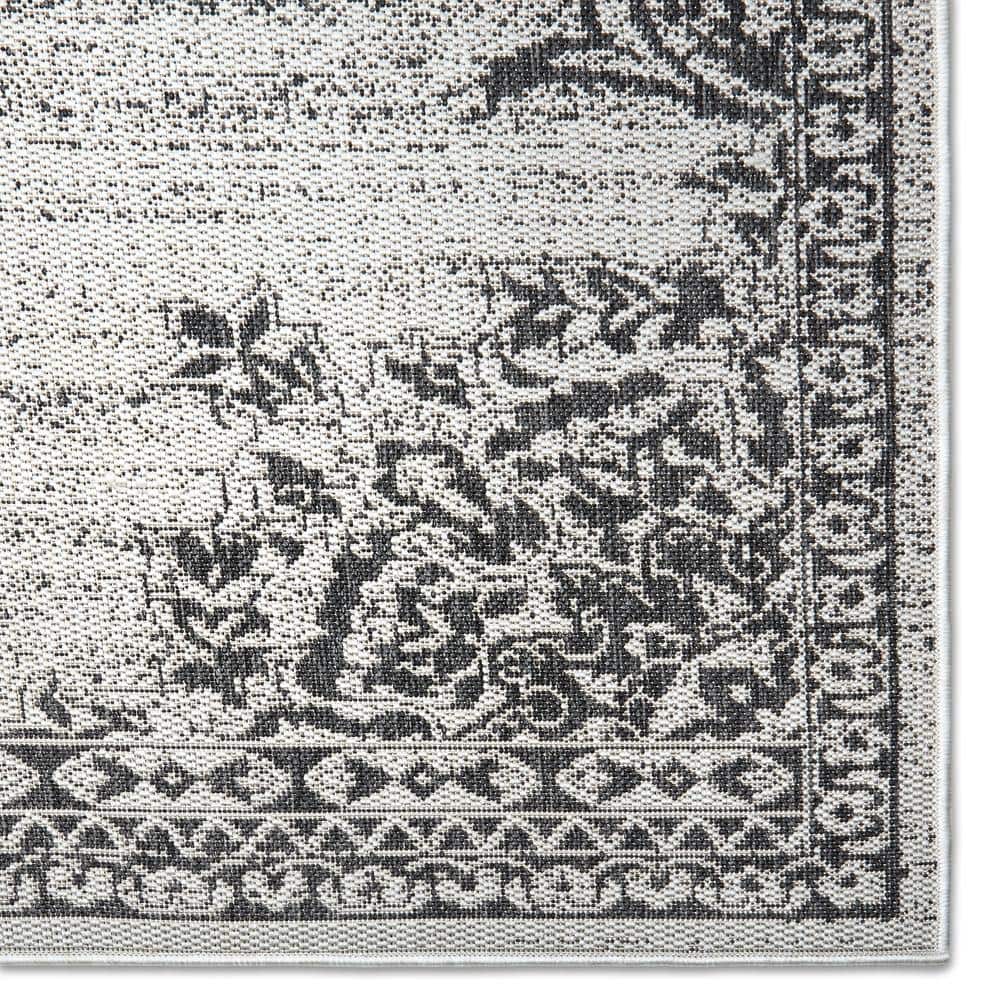 Grey/Black Synthetic Medallion Rectangular Indoor/Outdoor Rug 3'11" x 5'2"