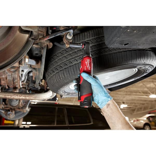 Milwaukee - M12 FUEL 12V Lithium-Ion Brushless Cordless High Speed 3/8 in. Ratchet Kit with One Battery, Charger and Bag