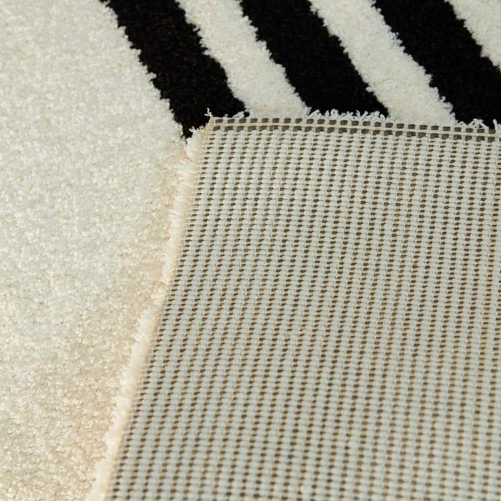 Black and White 8' x 10' Art Deco Synthetic Area Rug