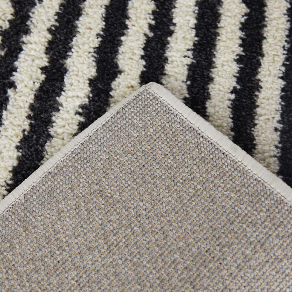 Navy Geometric Rectangular Easy-Care Synthetic Area Rug 5'3" x 7'