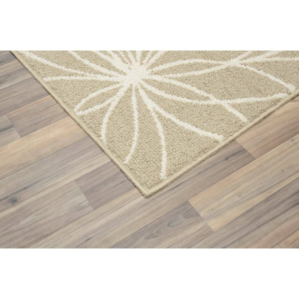 Ivory Floral Tufted Washable Runner Rug 2' x 5'