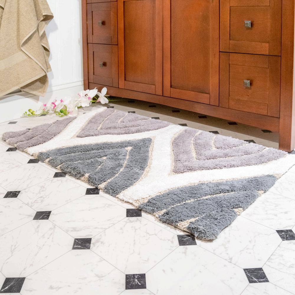 Davenport Grey and White Cotton Wave Bath Rug Set