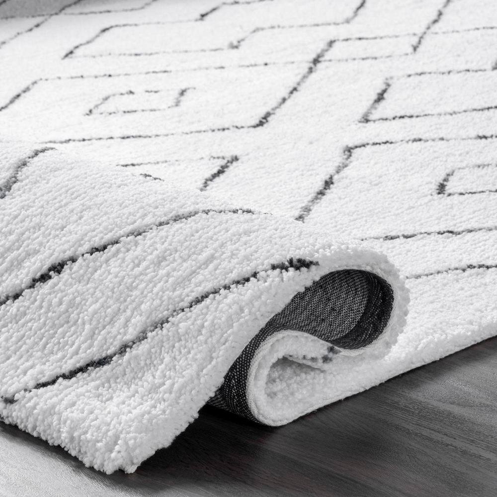 Luxurious White Geometric Tufted Square Shag Rug, 6'