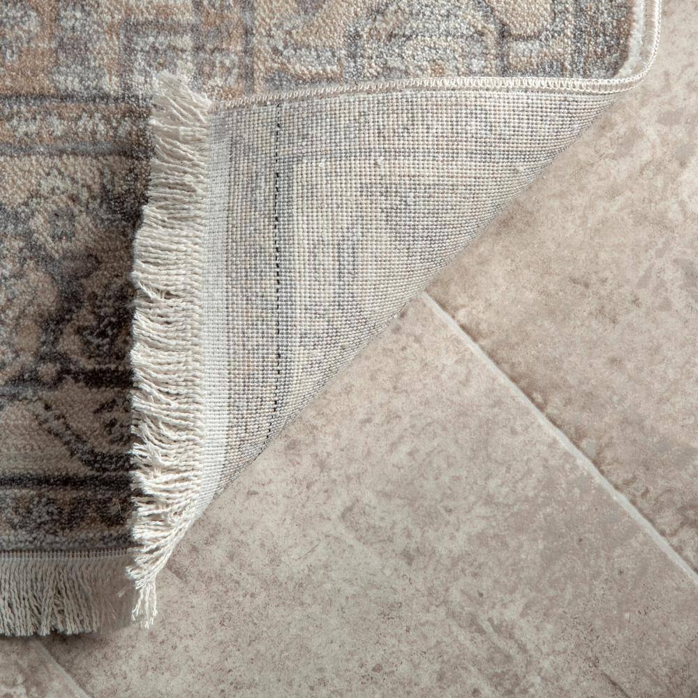 Elegant Silver Medallion 4' x 6' Oval Synthetic Area Rug