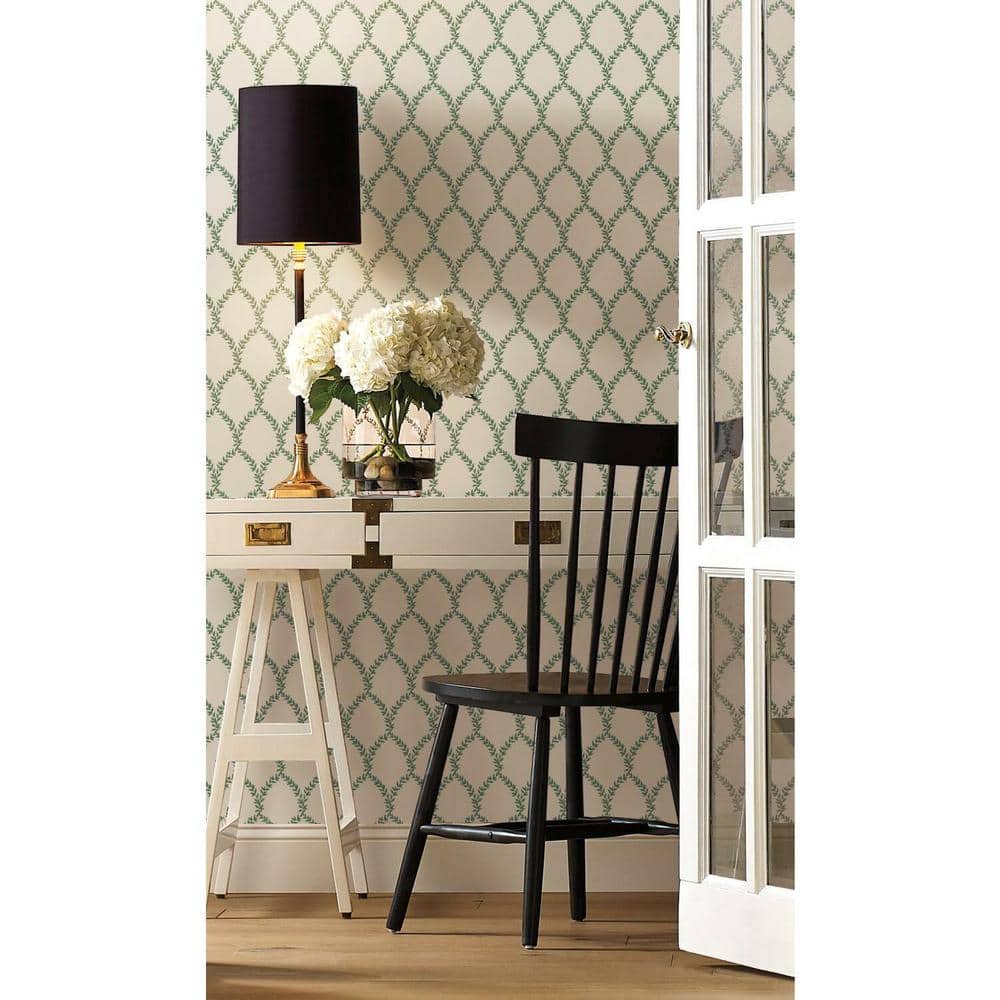 Laurel Leaf Arc 27' x 27" Removable Wallpaper Roll in Green/White