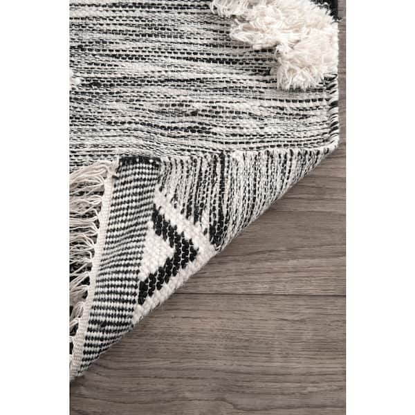 【 大感謝セール】 Moroccan Savannah nuLOOM Fringe Black好評販売中 6', x 4' Rug, Area その他インテリア雑貨、小物 nuLOOM Savannah Moroccan Fringe Black 6 ft. x 9 ft. Area Rug