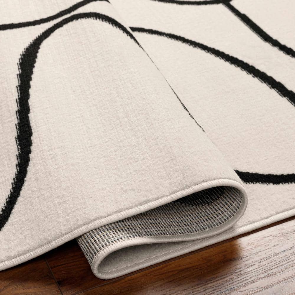 Eilir 5' x 7' Gray and Black Abstract Polypropylene Rug