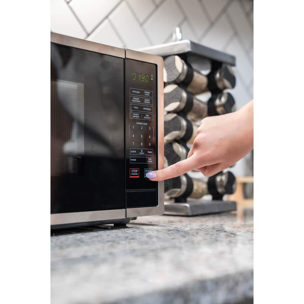 Magic Chef 0.9 cu ft Countertop Microwave Ovens in Stainless Steel