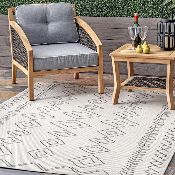 https://images.thdstatic.com/productImages/50eb8dcc-a314-43c2-b6c2-30fb42d71497/svn/ivory-nuloom-outdoor-rugs-owdn23a-63092-e1_600.jpg