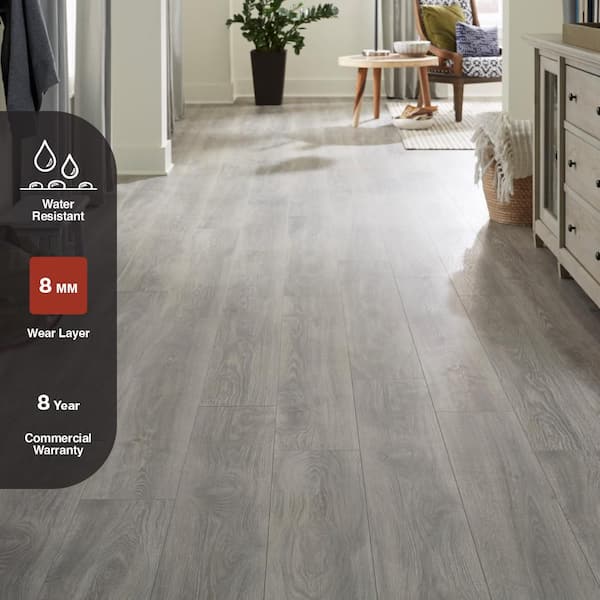 Silverton Oak 8 mm T x 7.5 in. W Water Resistant Laminate Wood Flooring (23.7 sqft/case)