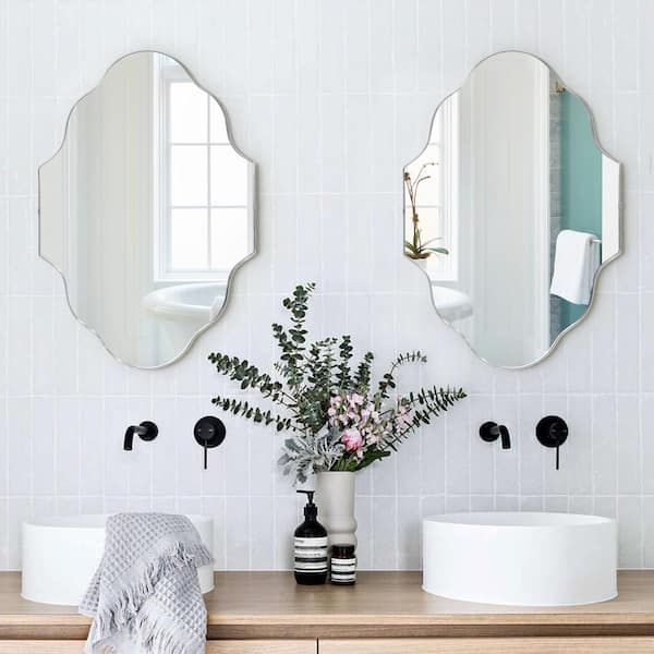 Hochwertiges 20 in. W x 30 in. H Scalloped Silver Decorative Wall Mirror (2-Pieces)