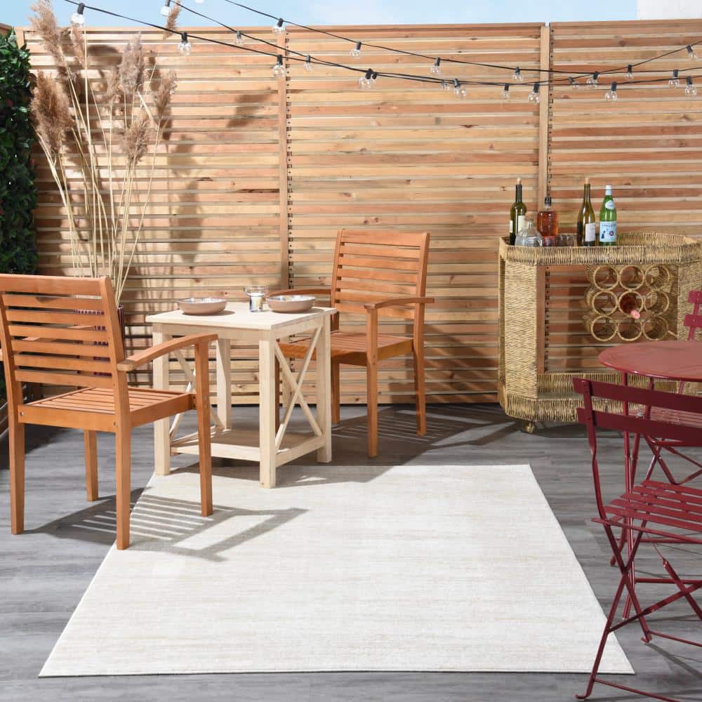 Elegant Ivory-Beige Round Indoor/Outdoor Area Rug, 4' Diameter