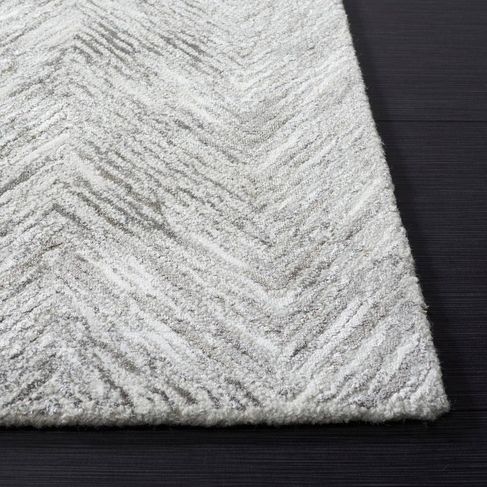 Grey and Ivory 8' x 10' Hand-Tufted Wool Area Rug