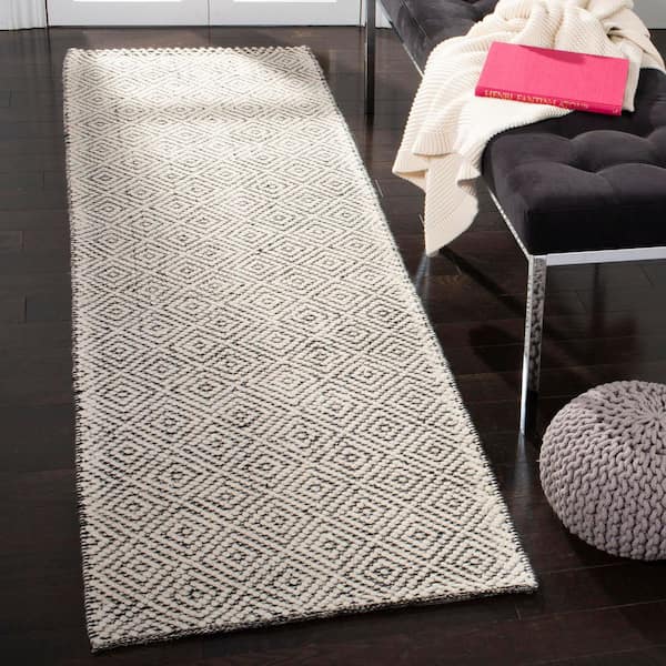 Vermont 2 ft. x 6 ft. Ivory/Black Diamond Two-Tone Runner Rug