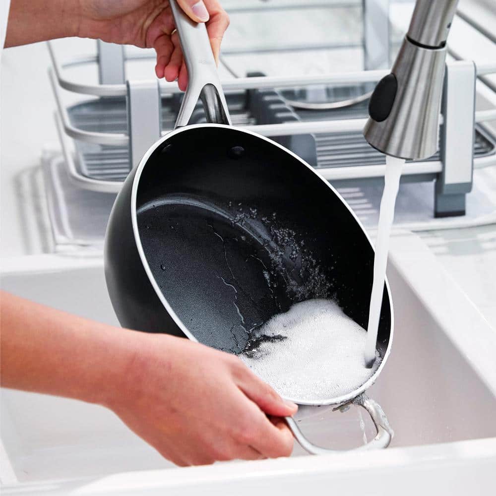 Black and Silver 3qt Aluminum Nonstick Chef's Pan with Lid