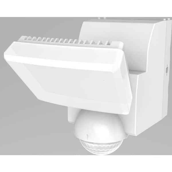 Defiant 180-Degree White Single Battery Motion Sensor Outdoor Integrated LED Flood Light with 500 Lumens