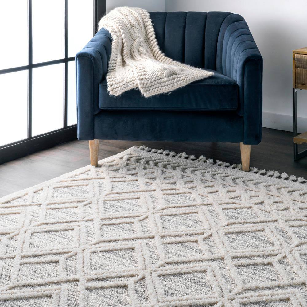 Reversible Light Gray Shag Synthetic Area Rug, 62" x 26"