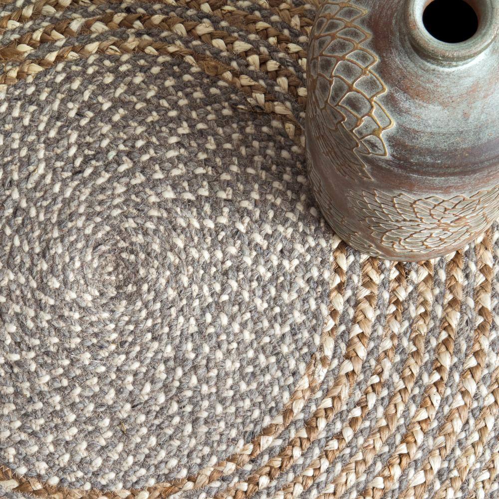 Handmade Gray and Beige Braided Wool Round Area Rug, 4 ft