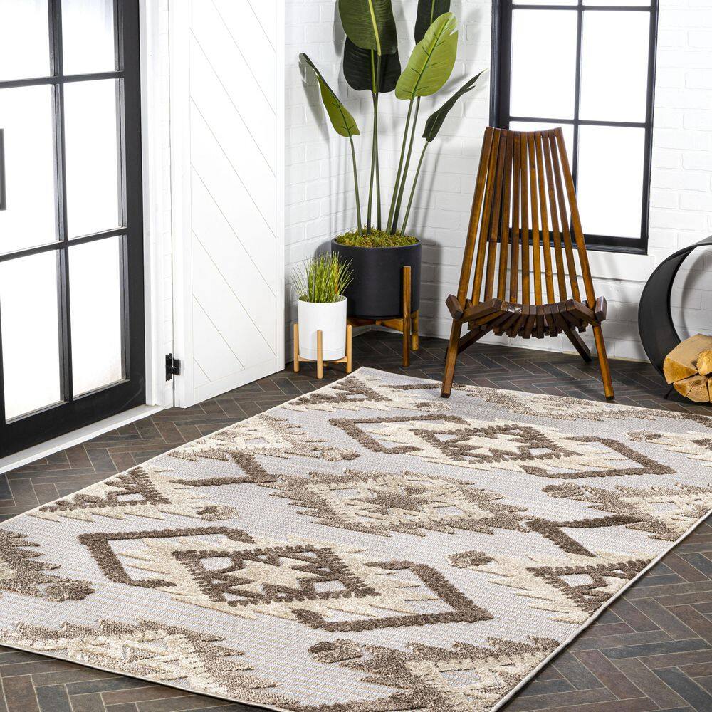 Ivory and Brown Geometric Synthetic 4' x 6' Indoor/Outdoor Rug