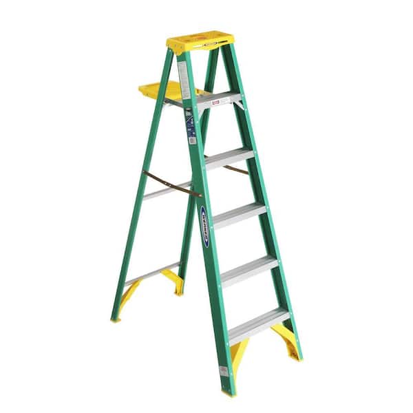WERNER 6 ft. Fiberglass Step Ladder with Shelf 225 lb. Load Capacity Type II Duty Rating