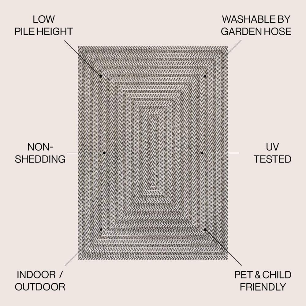 3' x 5' Black/Light Gray Synthetic Geometric Area Rug
