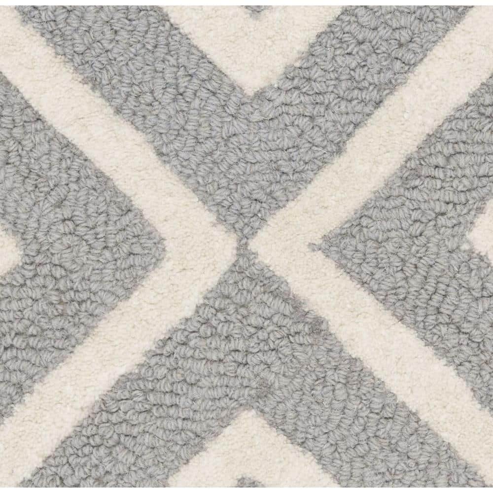 Handmade Silver & Ivory Wool 8' x 10' Tufted Area Rug