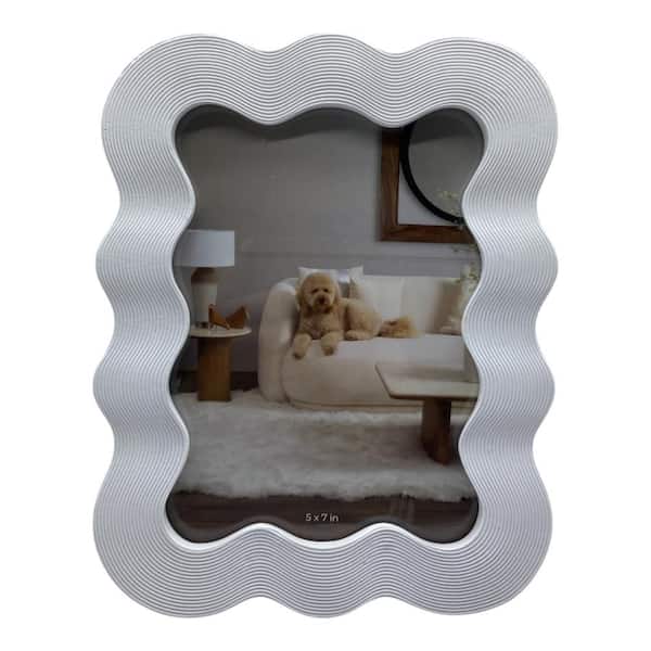 Liv & Skye 5 in. x 7 in. White Resin Photo Frame with Sculpted Wavy Border