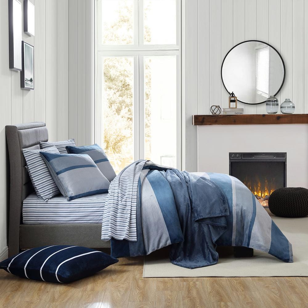 Nautica Linden 3-Piece Navy Blue Microfiber King Comforter Set Nautica Linden 3-Piece Navy Blue Microfiber King Comforter Set - 3