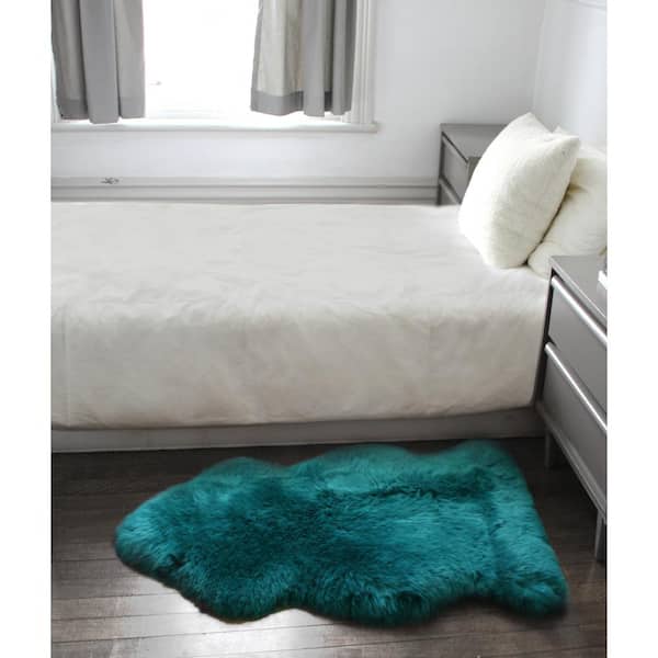 Milan Steel Blue 2 ft. x 3 ft. Shearling Single Sheepskin Area Rug