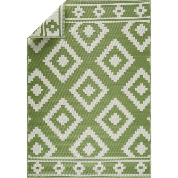 Unbranded Milan Design Green and Creme 8 ft. x 10 ft. Size 100% Eco-friendly Lightweight Plastic Indoor/Outdoor Area Rug