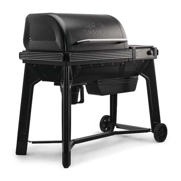 Traeger - Woodridge Wi-Fi Pellet Grill and Smoker in Black