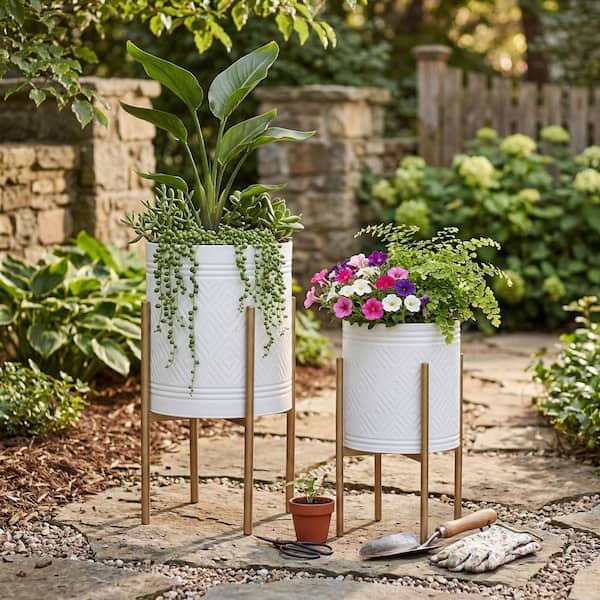 Liv & Skye 11 in. and 14 in. White/Gold Metal Aztec Decorative