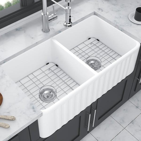 33 in. Farmhouse/Apron-Front Double Bowl (50/50) White Ceramic Kitchen Sink with Bottom Grids