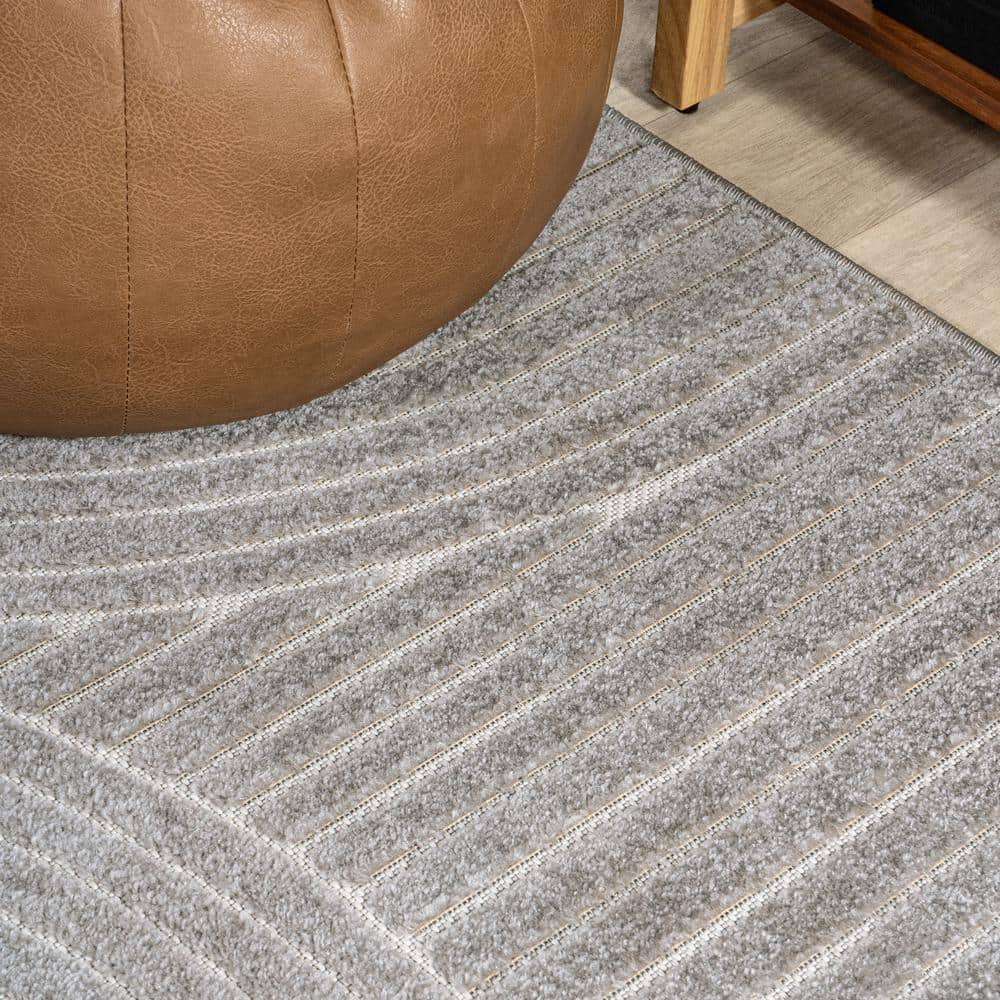 Gray and Ivory Geometric 4' x 6' Synthetic Area Rug