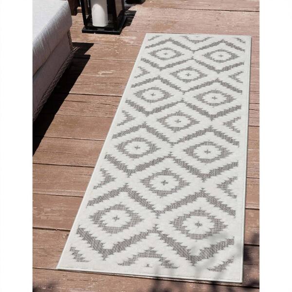 https://images.thdstatic.com/productImages/53147bf4-a8cf-4655-908c-8b0d012fe2cd/svn/grey-well-woven-outdoor-rugs-sil-27-2-c3_600.jpg