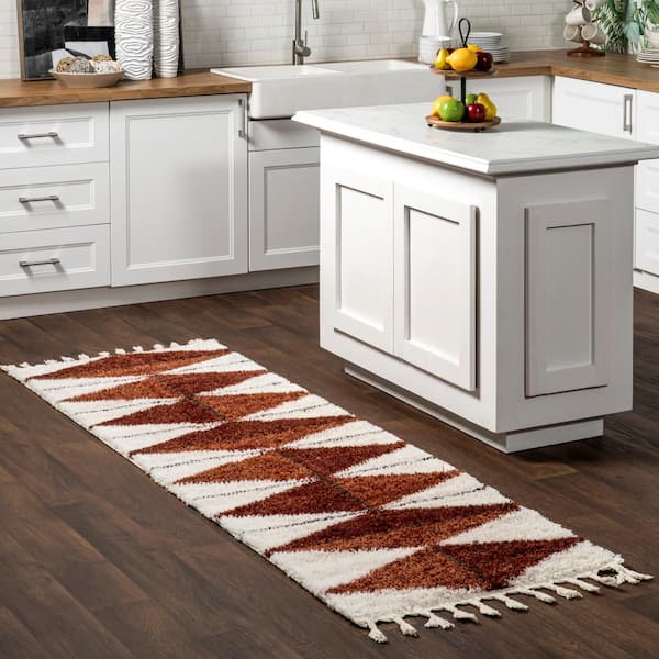 Kali Shaggy Diamond Tassel Rust 2 ft. 6 in. x 12 ft. Runner Rug