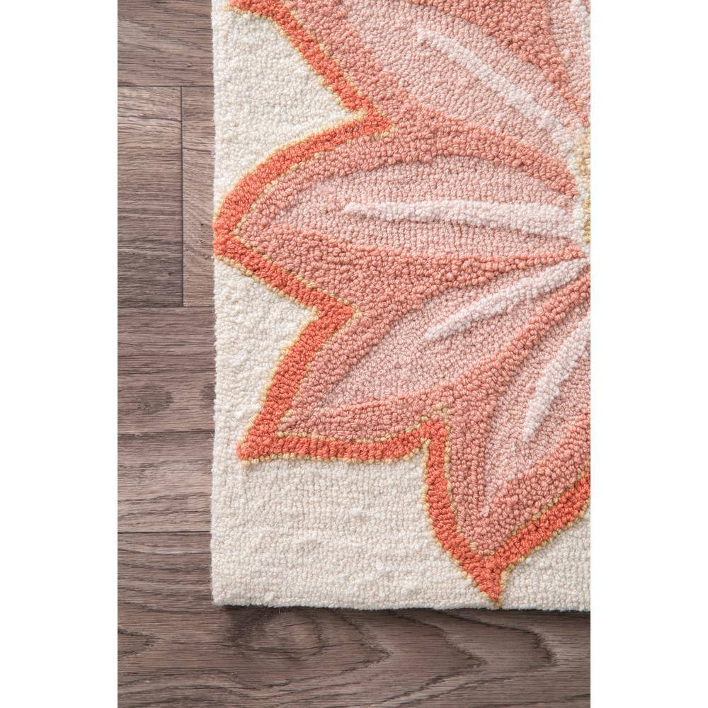 Handmade Red Floral Tufted Wool Area Rug, 5' x 8'