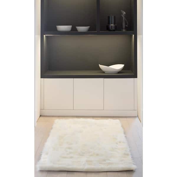 Hudson Off White 3 ft. x 5 ft. Faux Sheepskin Indoor Rug