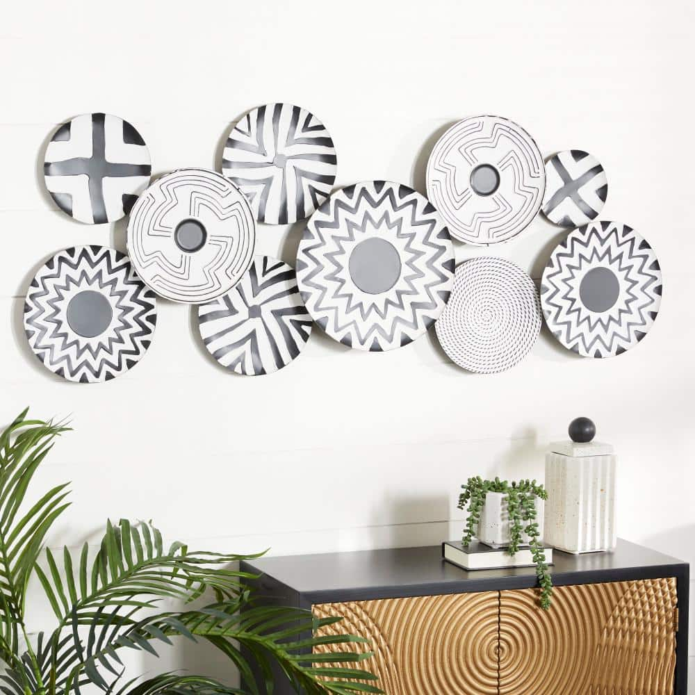 DecMode Black Metal Plate Wall Decor with Black Patterns