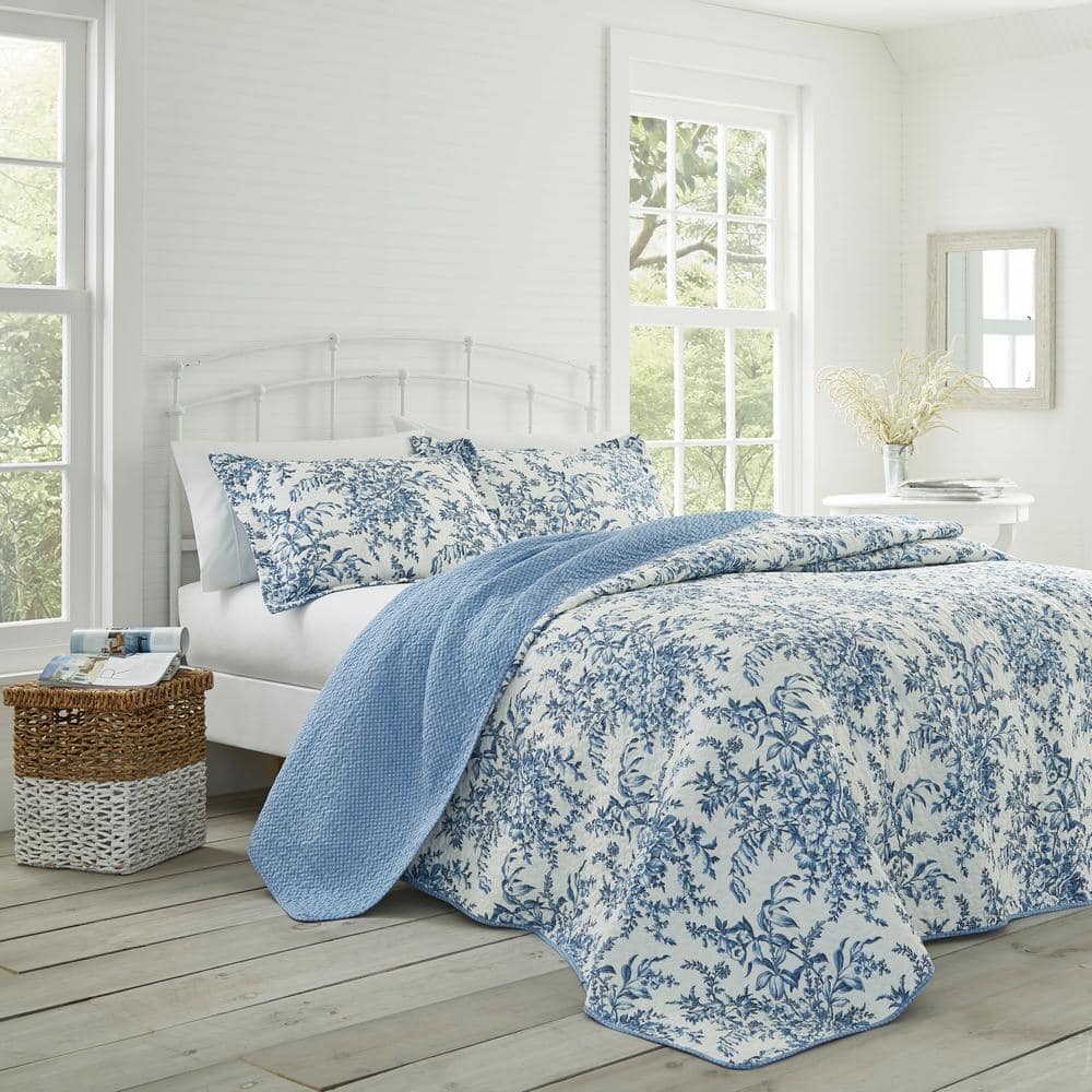 Delft Blue Floral Cotton Full Quilt Set with Shams