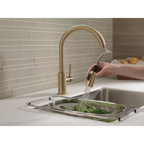 Trinsic Gold Single-Handle Pull-Down Sprayer Kitchen Faucet with MagnaTite Docking in Champagne Bronze