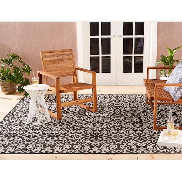Gray 5 ft. 2 in. x 7 ft. 2 in. Geometric Polypropylene Indoor/Outdoor Area Rug