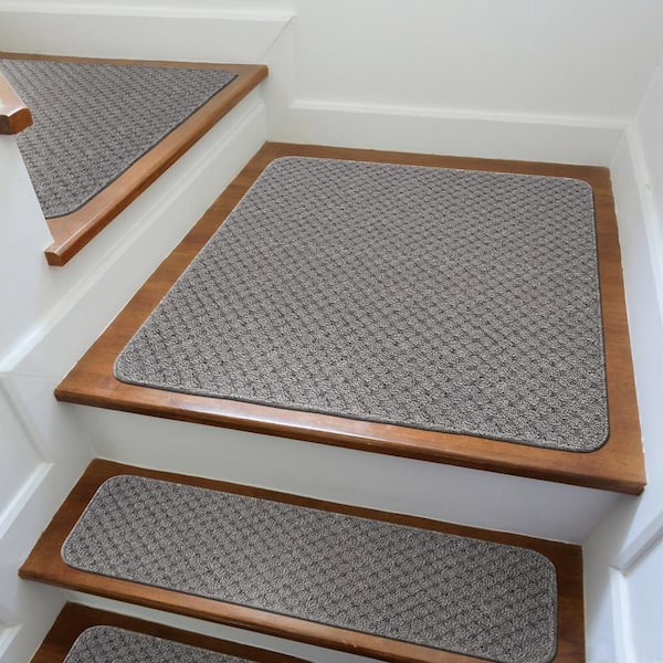 https://images.thdstatic.com/productImages/53f9787e-049f-4e13-8b9b-70ee80d7756b/svn/gray-beverly-rug-stair-tread-covers-hd-trd10155-3x3-c3_600.jpg