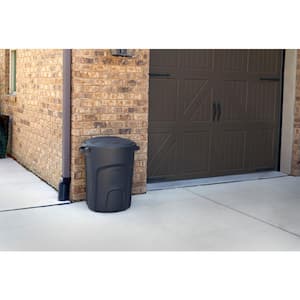 Roughneck 32 Gal. Vented Black Round Trash Can with Lid