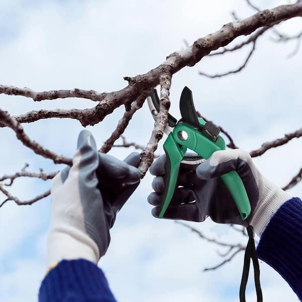 https://images.thdstatic.com/productImages/54184e01-6e3f-4925-bbc5-4b211d77155a/svn/nevlers-pruning-shears-mgshearan27-1f_600.jpg
